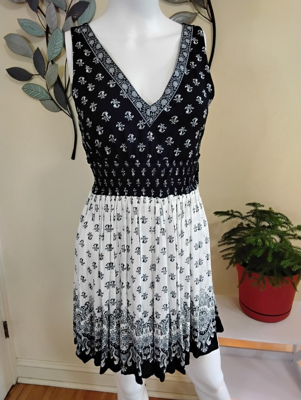 Aeropostale Navy Blue, White & Gray Boho Floral Mini Dress – Size XS